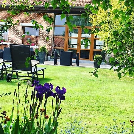 Au Coeur Des Hotes Steenvoorde Bagian luar foto