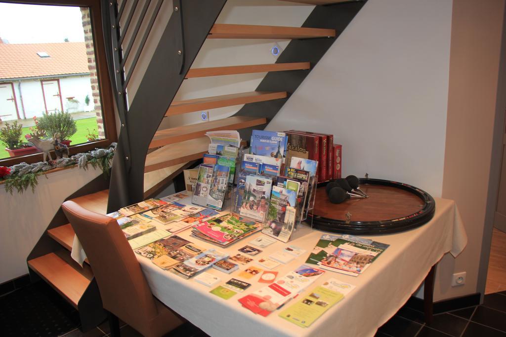 Au Coeur Des Hotes Steenvoorde Bagian luar foto