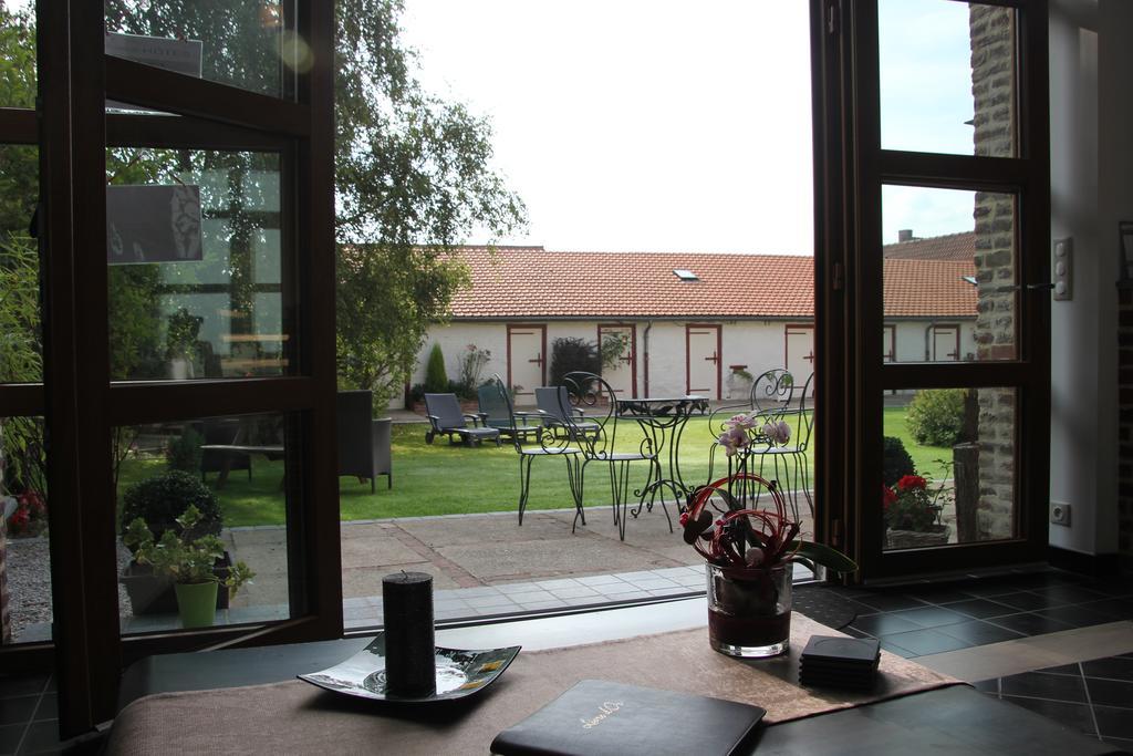 Au Coeur Des Hotes Steenvoorde Bagian luar foto