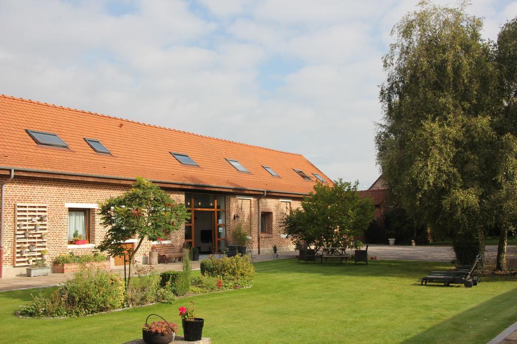 Au Coeur Des Hotes Steenvoorde Bagian luar foto