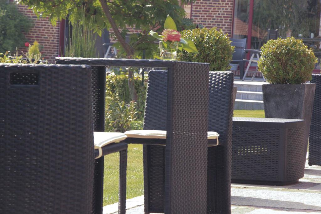 Au Coeur Des Hotes Steenvoorde Bagian luar foto