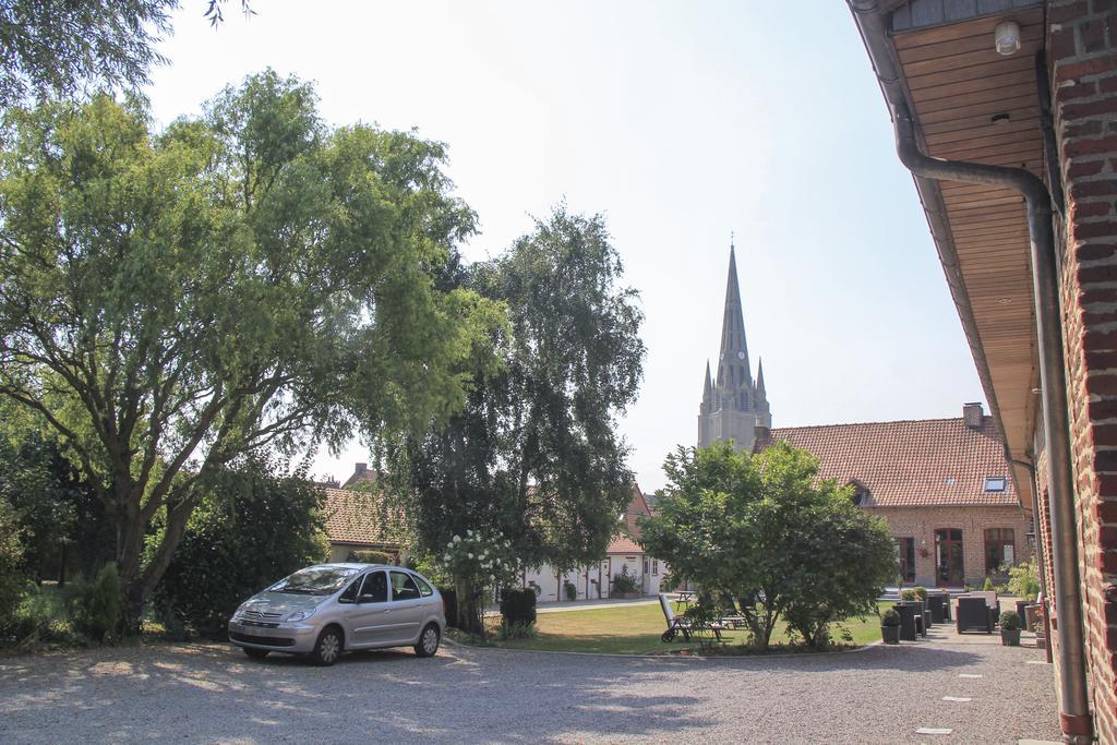Au Coeur Des Hotes Steenvoorde Bagian luar foto