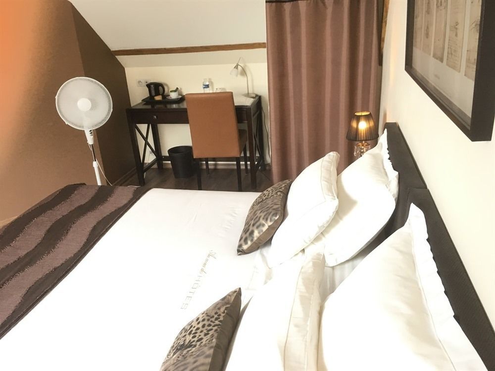 Au Coeur Des Hotes Steenvoorde Bagian luar foto