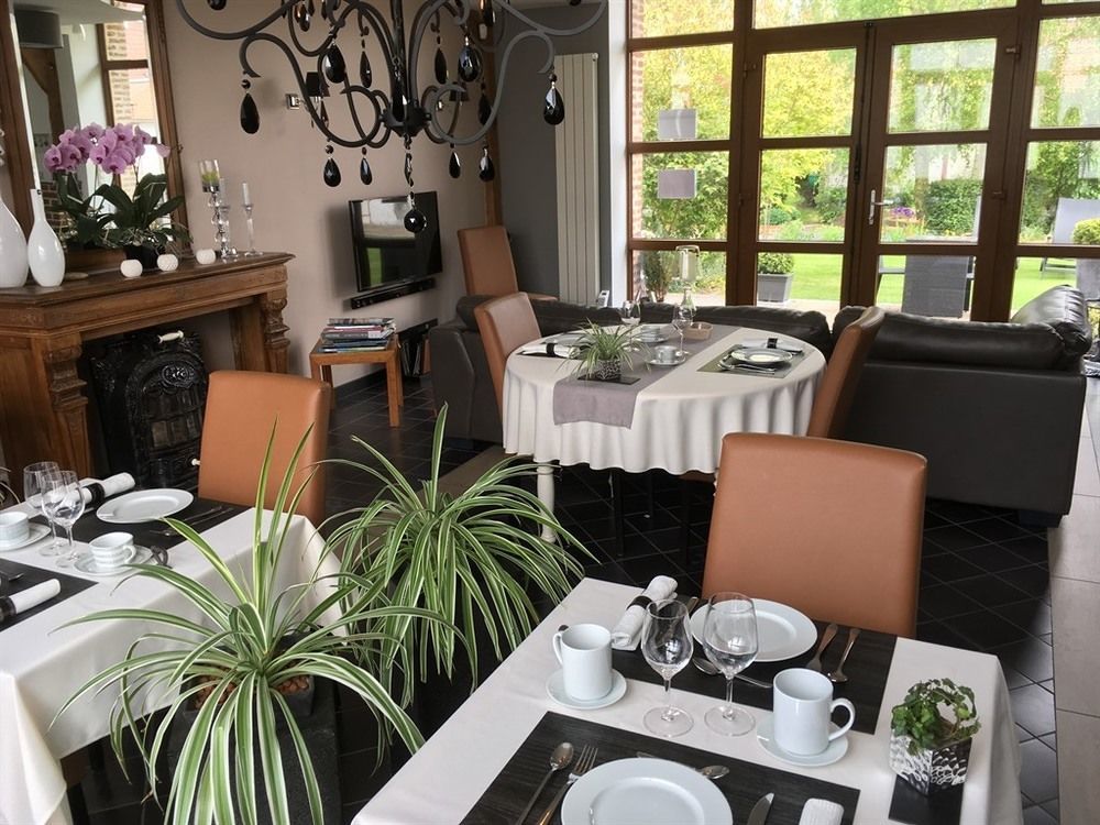 Au Coeur Des Hotes Steenvoorde Bagian luar foto