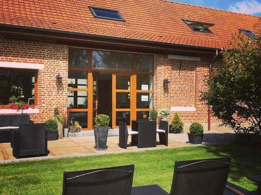 Au Coeur Des Hotes Steenvoorde Bagian luar foto